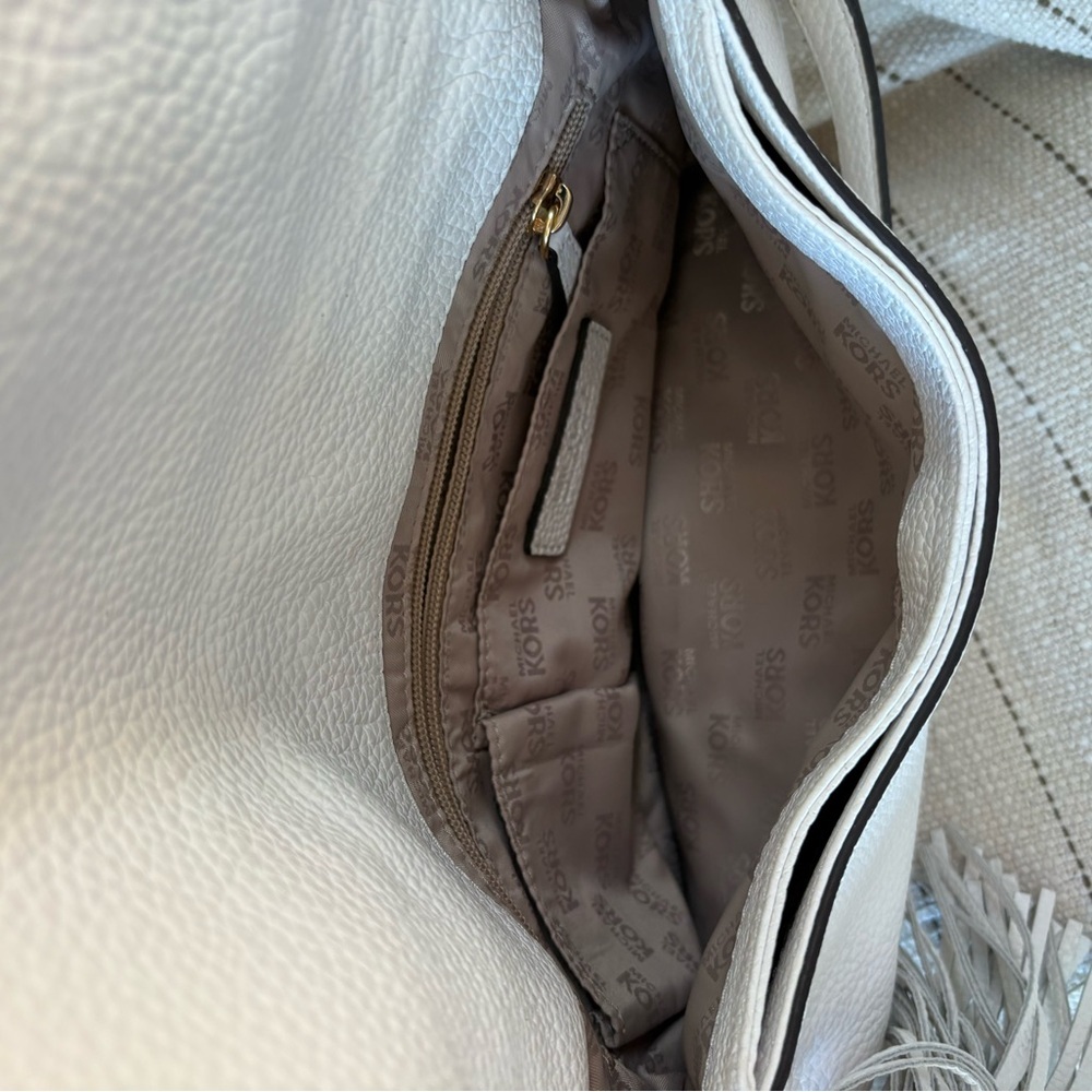 Michael Kors White Pebbled Leather Shoulder Bag with Tassel - Picture 3 of 8